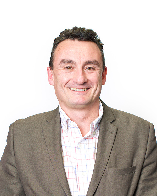 Head shot of Richard Nearn